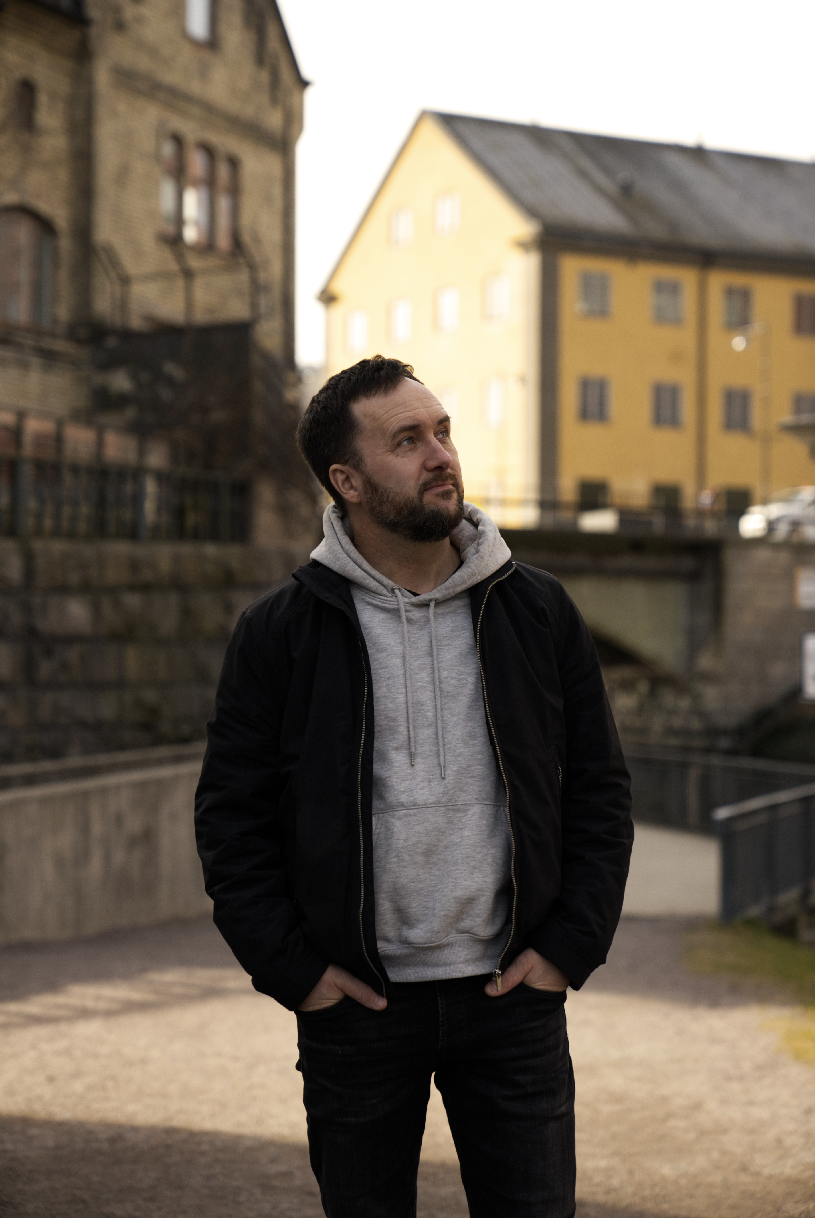 A picture taken of the artist Ola Palmkvist while he's making a kind smile
